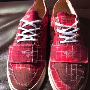 Men’s size 8 burgundy and red canvas creative rec